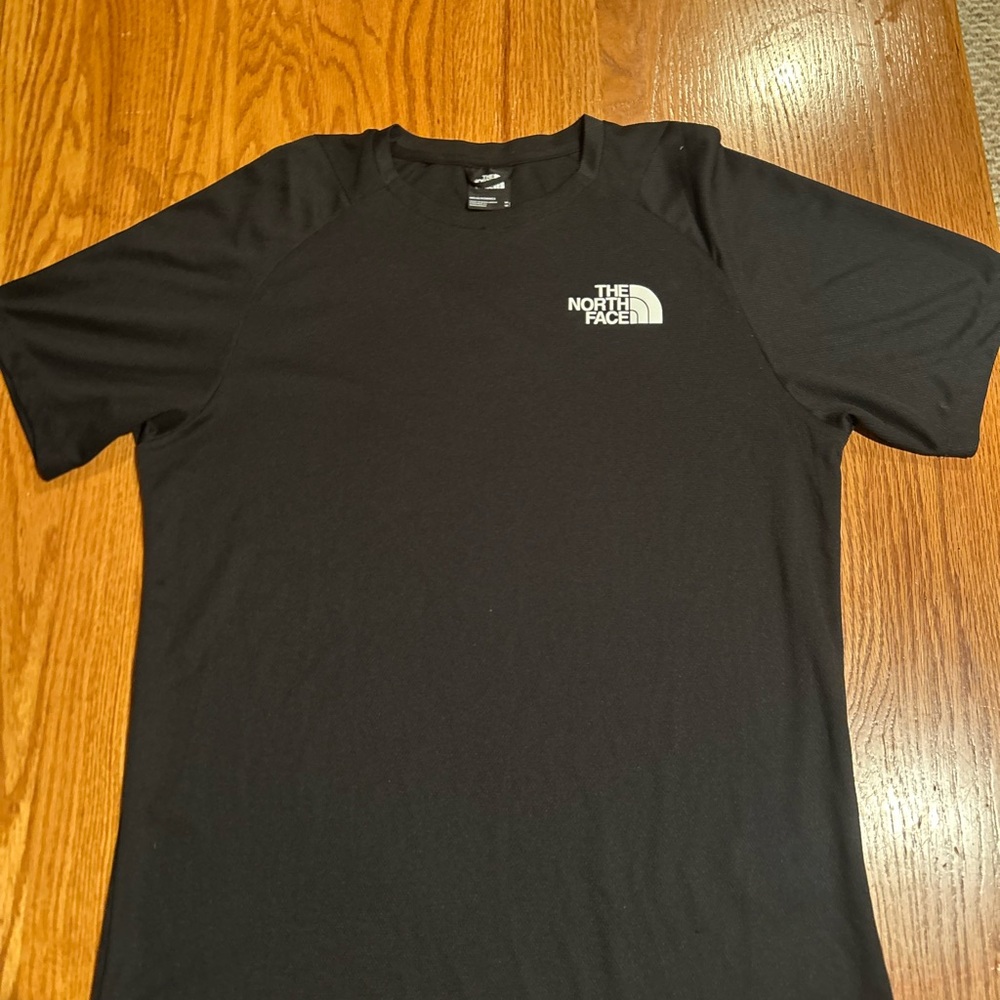 The North Face Performance Tee – Men’s Medium
